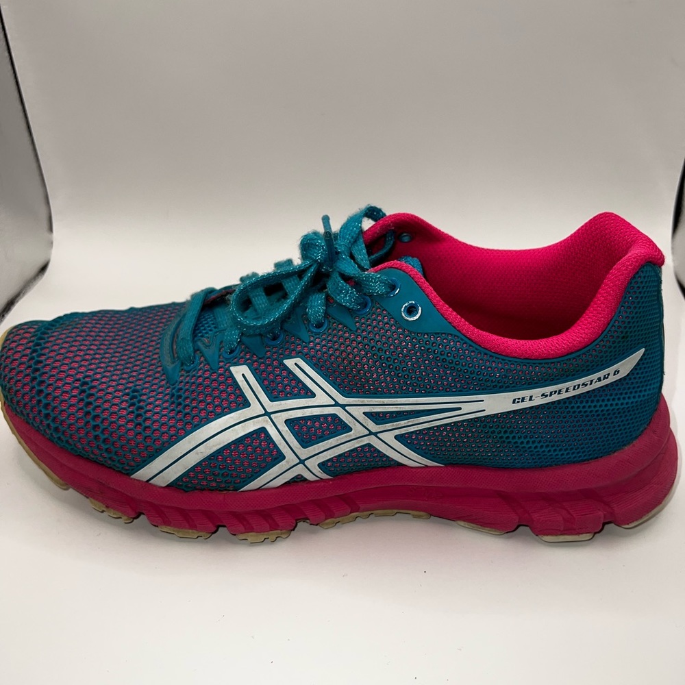 Women’s size 7 ASICS Gel-Speedstar 6